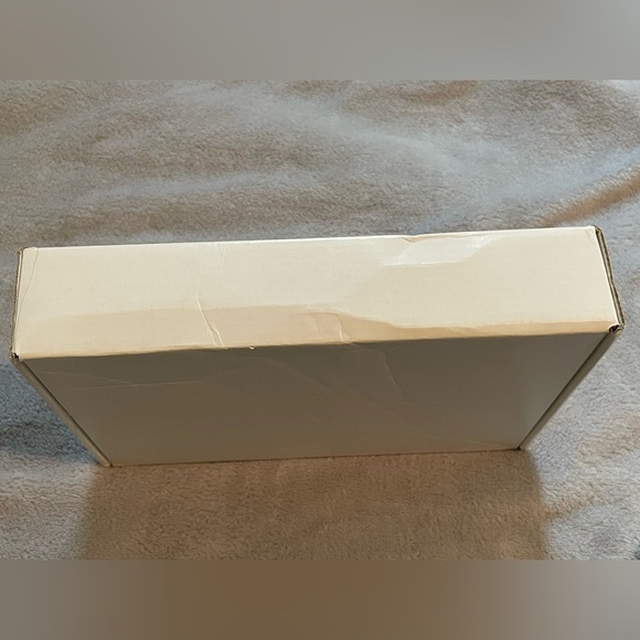 Hermes Shipping Box - Picture 5 of 5